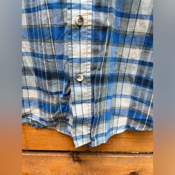 WOOLRICH Timberline short sleeve button-down shirt. EUC. Size Medium. - Picture 5 of 11